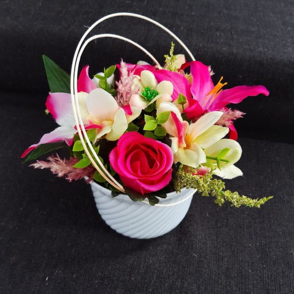 Bloemstukje met zijdebloemen - Afbeelding 2