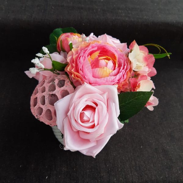 Bloemstukje met zijde bloemen - Afbeelding 3