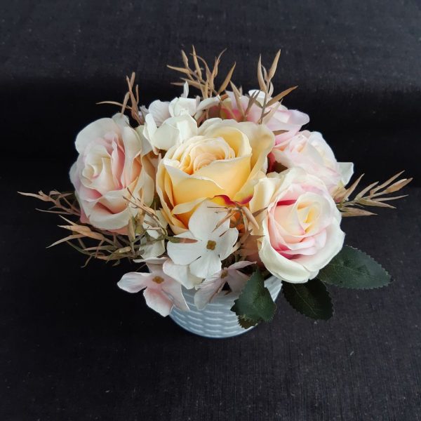 Bloemstukje met zijde bloemen - Afbeelding 3