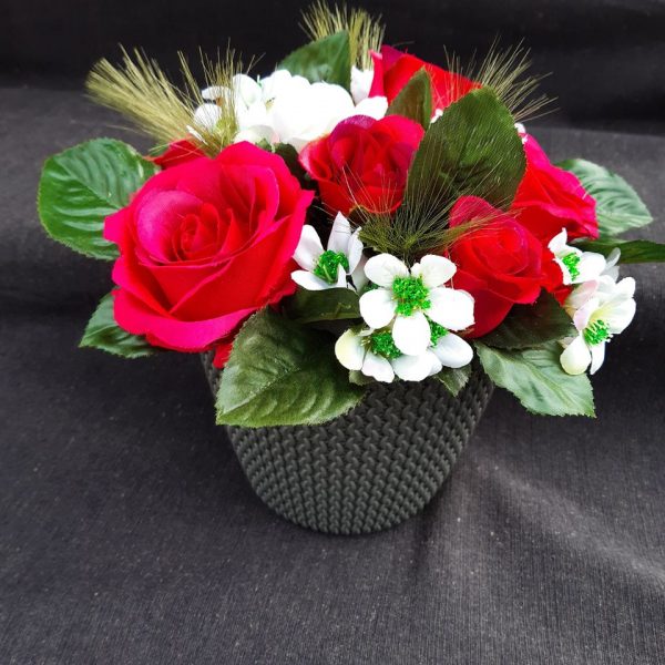 Bloemstukje met zijdebloemen