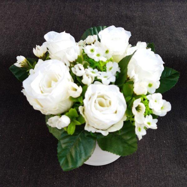 bloemstukje met zijdebloemen