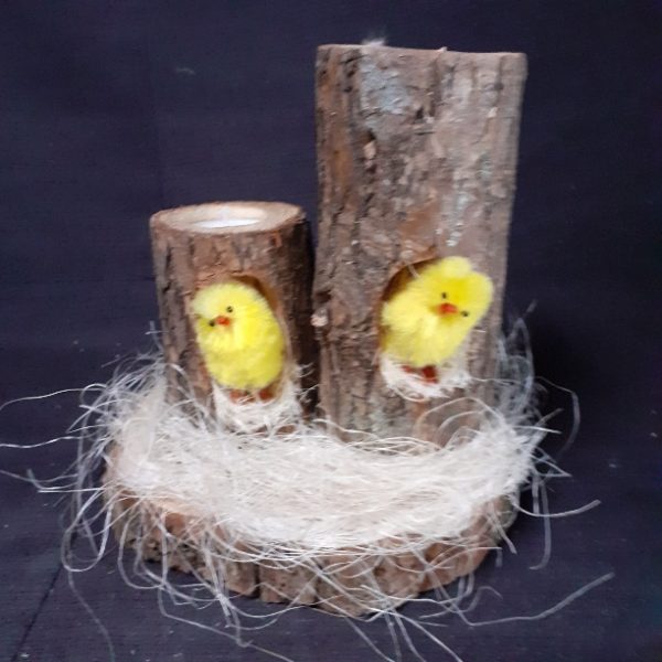 Kuikentjes in kaarsenhoudertjes