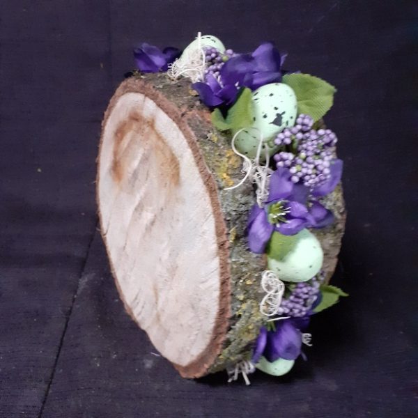 Paasstuk groen, paars tussen hout